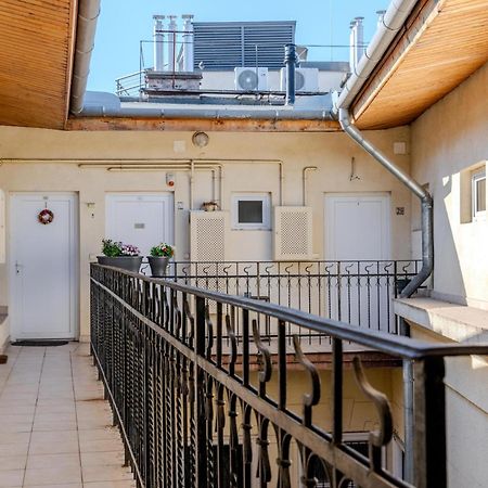 Cozy Flat In The Heart Of Buda Boedapest Buitenkant foto