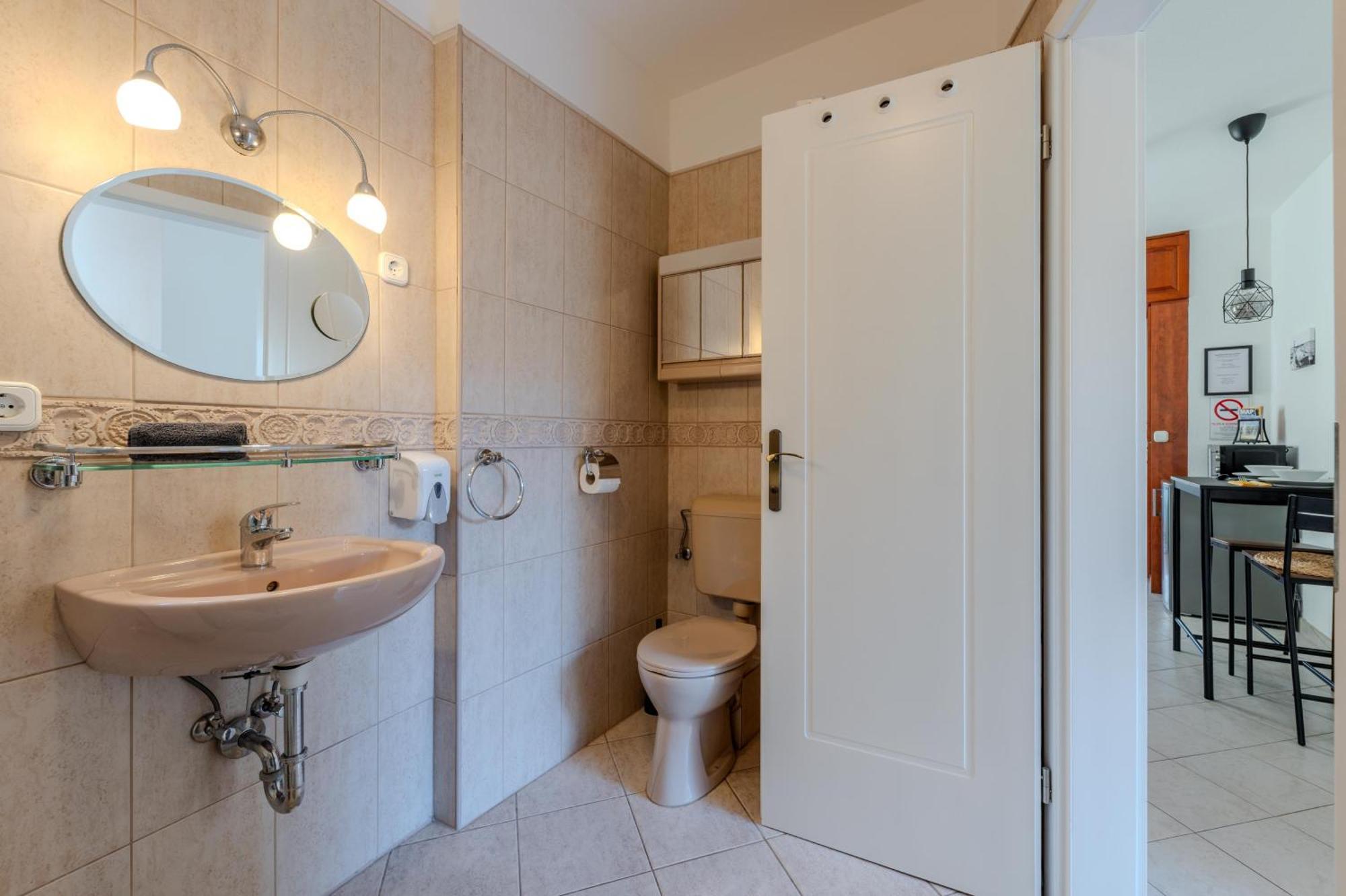 Cozy Flat In The Heart Of Buda Boedapest Buitenkant foto
